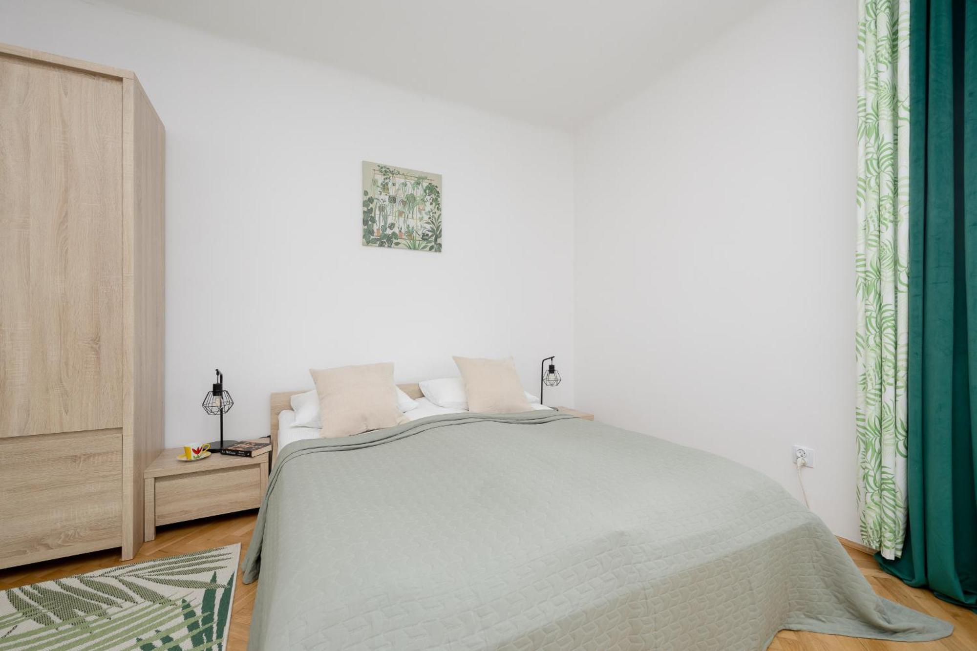 Spacious For 6 People Near The Old Town By Renters Warszawa