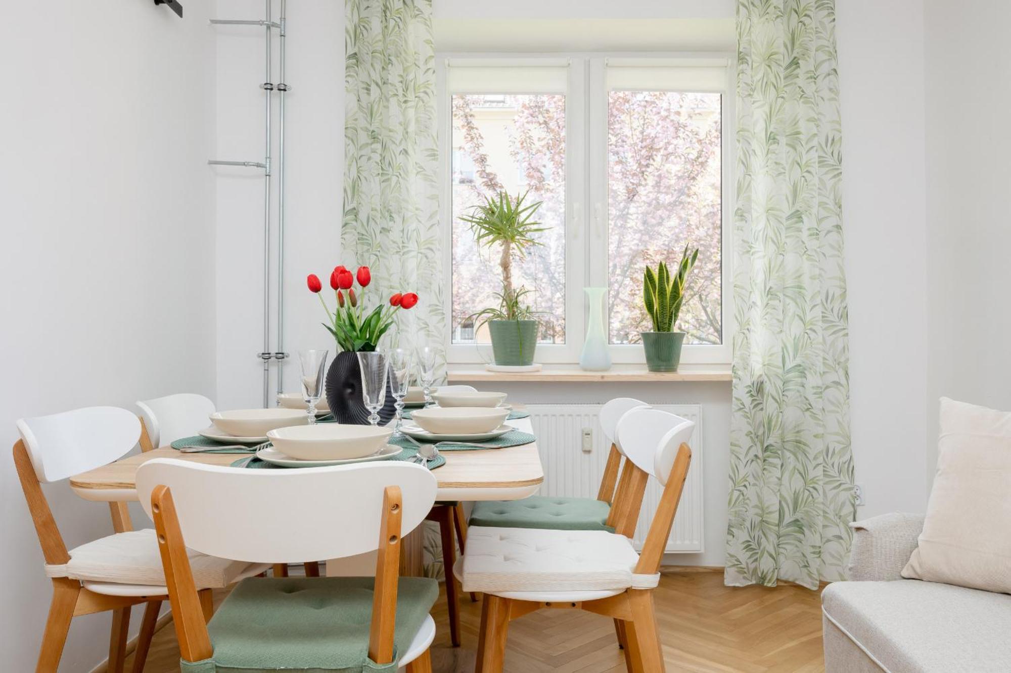 Spacious For 6 People Near The Old Town By Renters Apartament